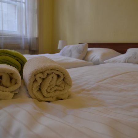 Hotel U Dvou Zlatych Klicu Praha Bagian luar foto