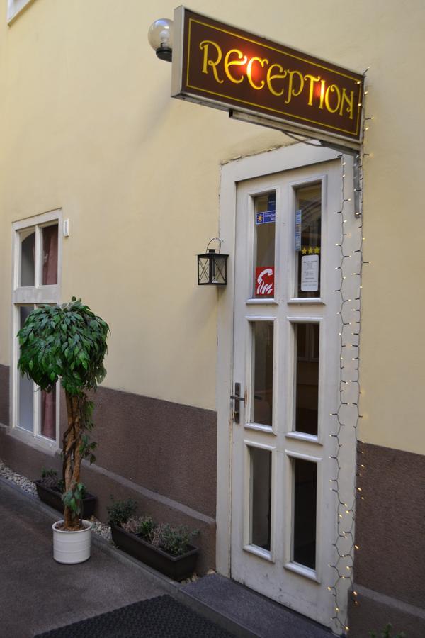 Hotel U Dvou Zlatych Klicu Praha Bagian luar foto