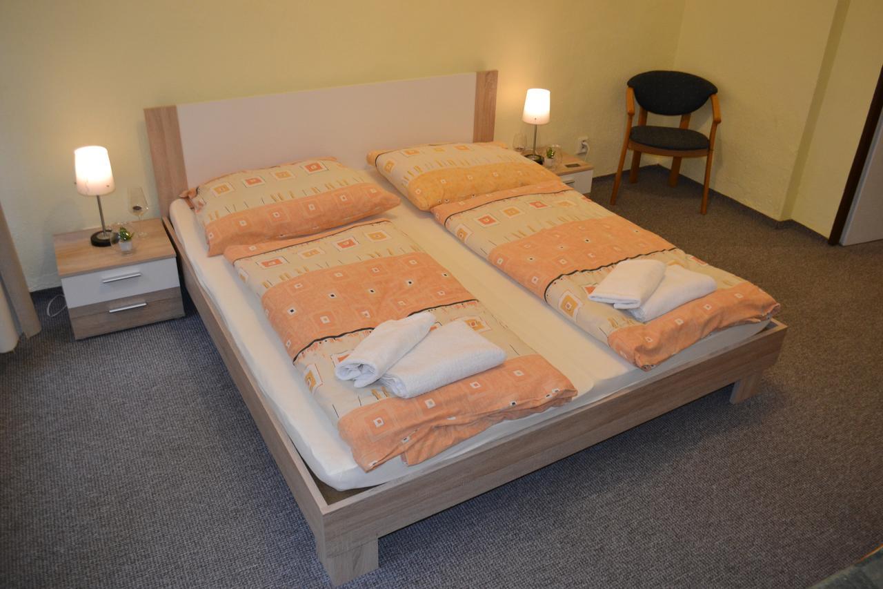 Hotel U Dvou Zlatych Klicu Praha Bagian luar foto