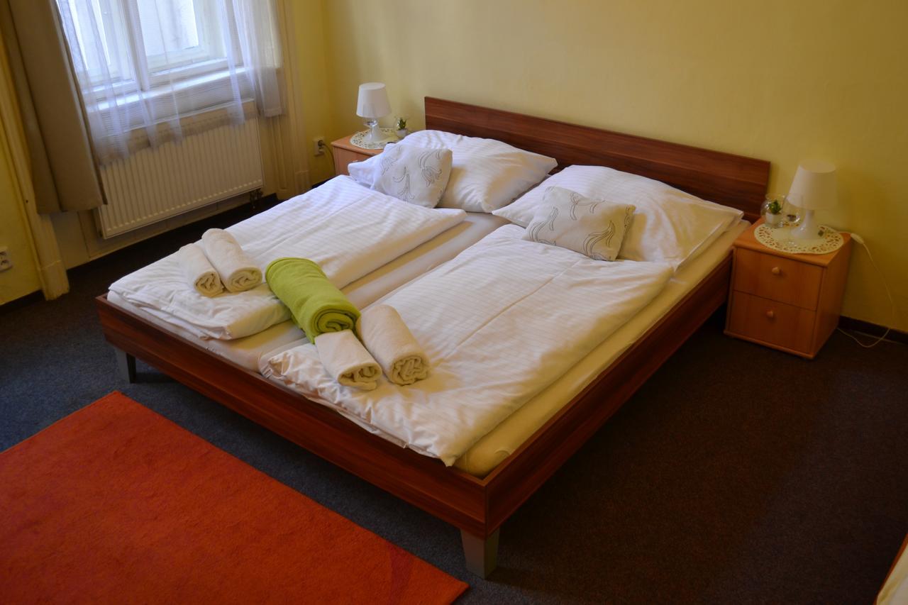 Hotel U Dvou Zlatych Klicu Praha Bagian luar foto