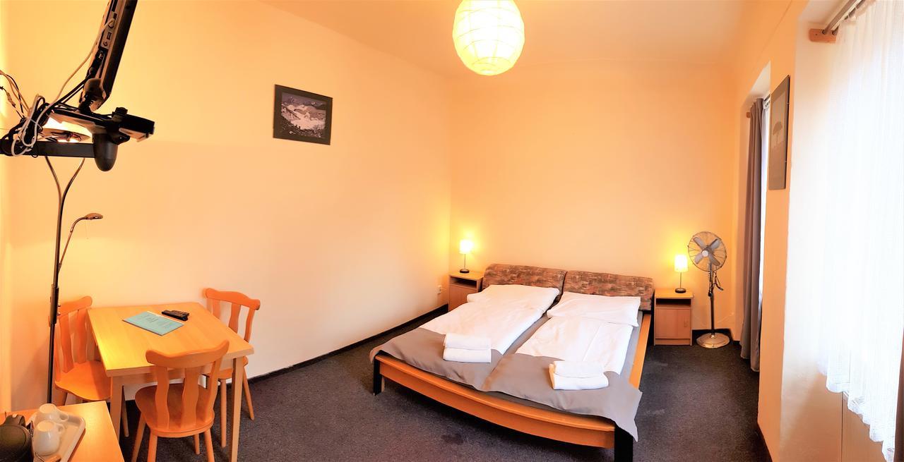 Hotel U Dvou Zlatych Klicu Praha Bagian luar foto