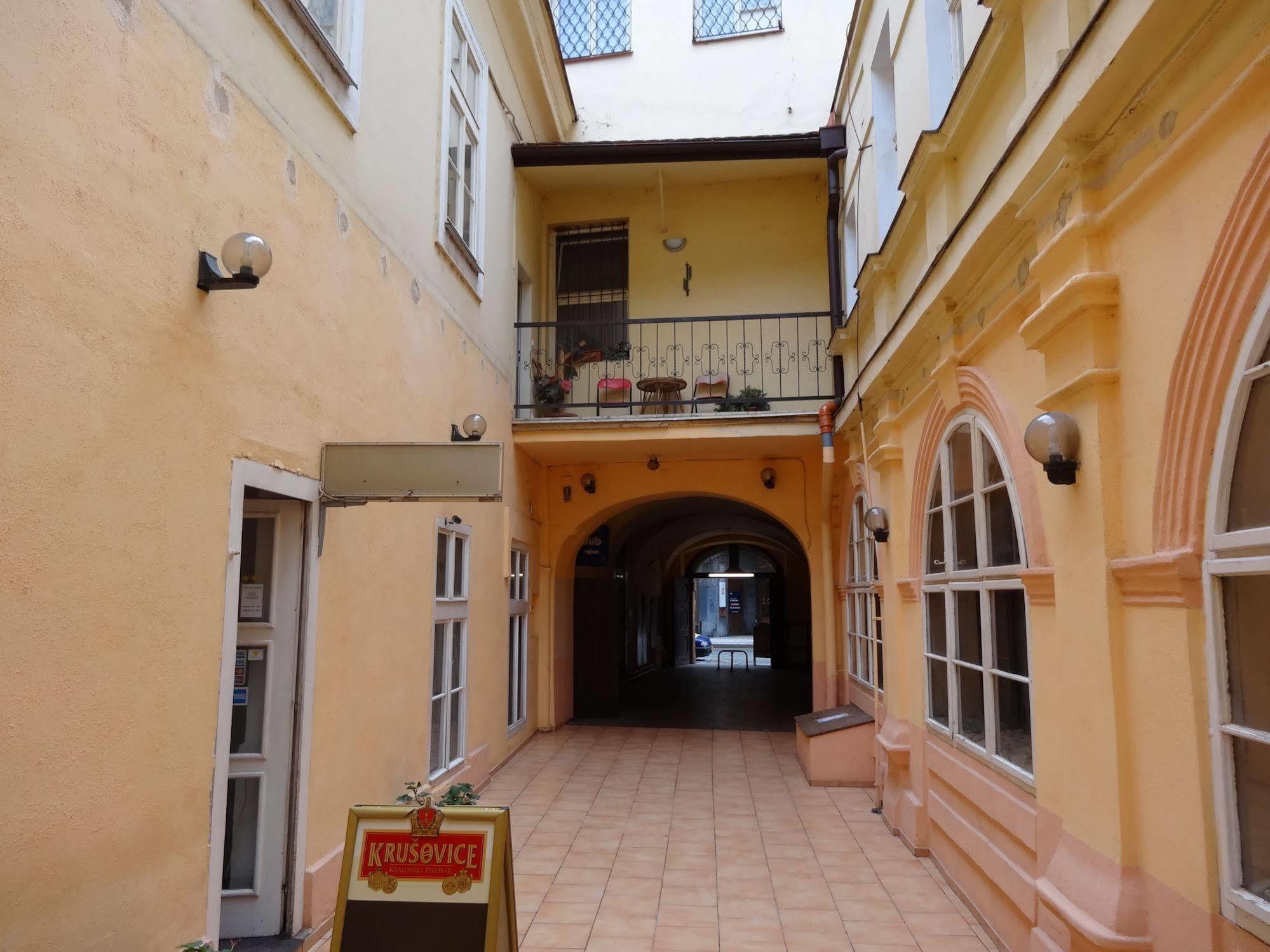 Hotel U Dvou Zlatych Klicu Praha Bagian luar foto