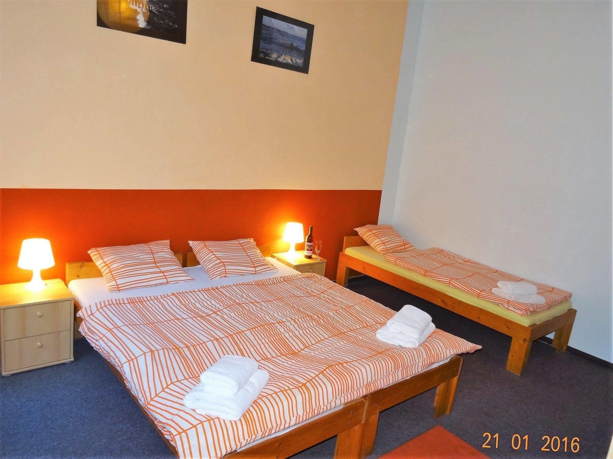 Hotel U Dvou Zlatych Klicu Praha Bagian luar foto